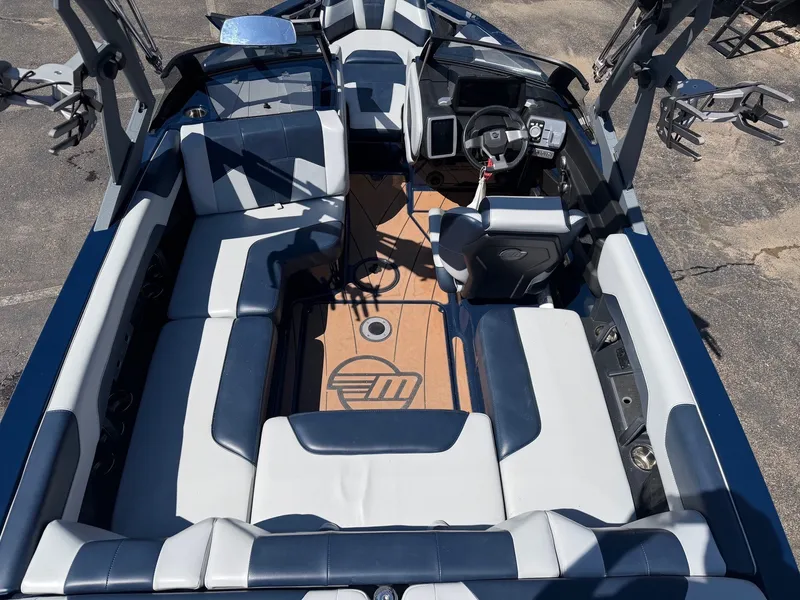 Slide: The Image of Malibu Wakesetter 20 VTX 2022 - 18