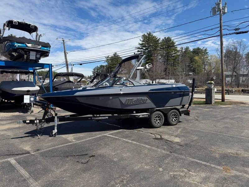 Slide: The Image of Malibu Wakesetter 20 VTX 2022 - 2