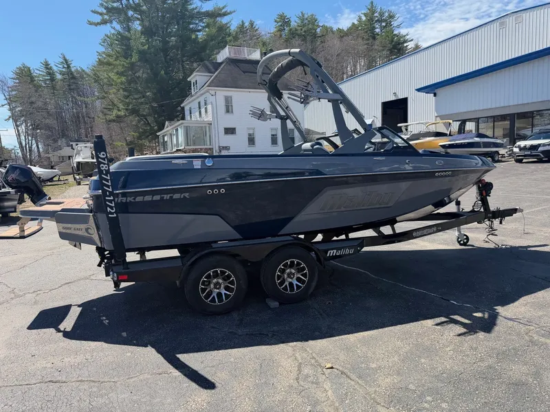 Slide: The Image of Malibu Wakesetter 20 VTX 2022 - 12