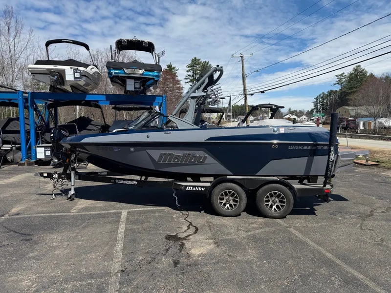 Slide: The Image of Malibu Wakesetter 20 VTX 2022 - 3