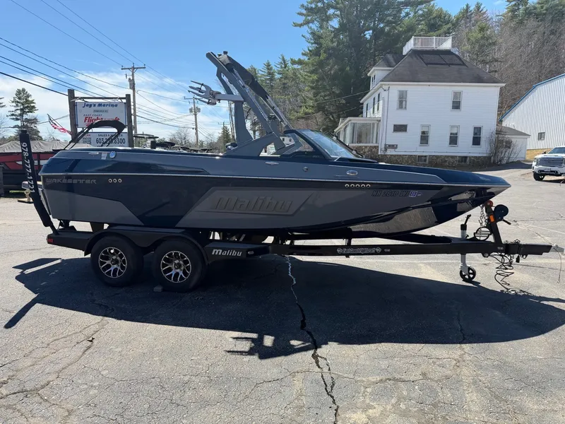 Slide: The Image of Malibu Wakesetter 20 VTX 2022 - 19
