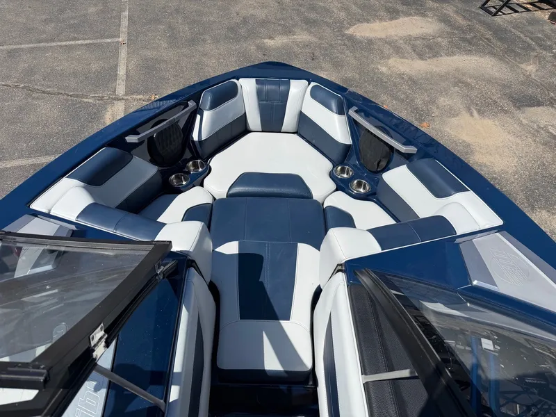 Slide: The Image of Malibu Wakesetter 20 VTX 2022 - 15
