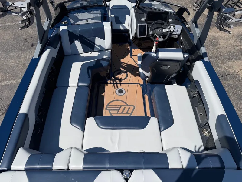 Slide: The Image of Malibu Wakesetter 20 VTX 2022 - 6