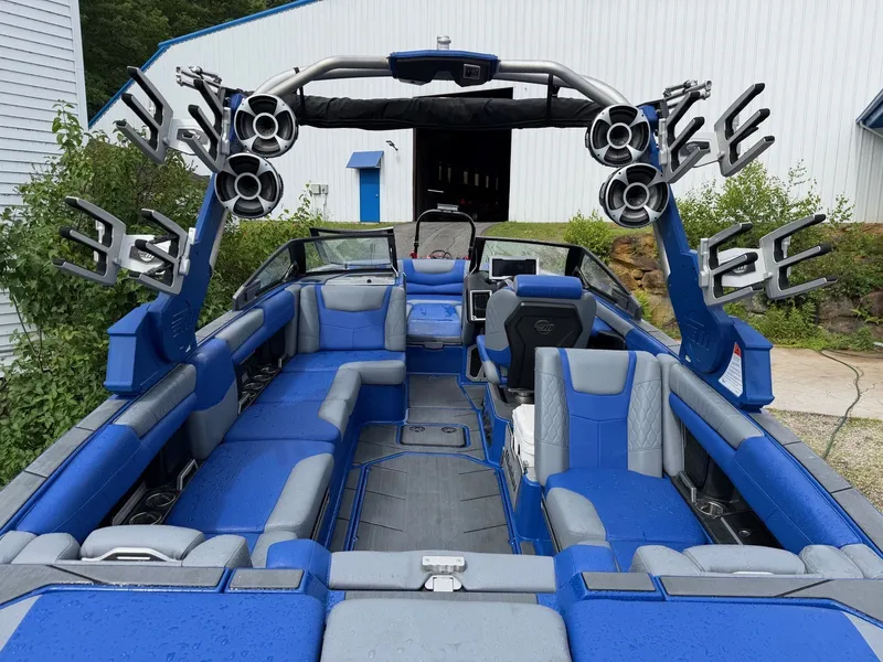 Slide: The Image of Malibu M240 2020 - 14