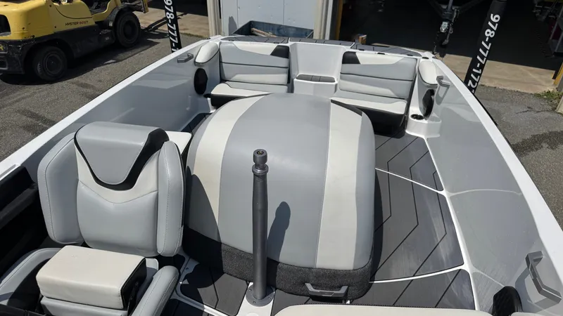 Slide: The Image of Malibu TXi 2024 - 15