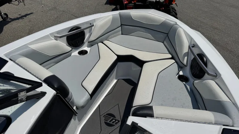 Slide: The Image of Malibu TXi 2024 - 14