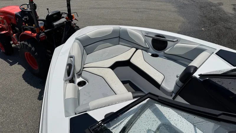 Slide: The Image of Malibu TXi 2024 - 16