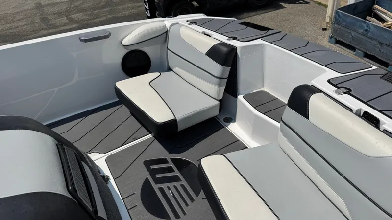 Slide: The Image of Malibu TXi 2024 - 11