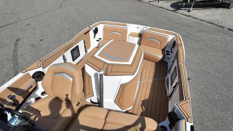 Slide: The Image of MasterCraft ProStar 2023 - 16