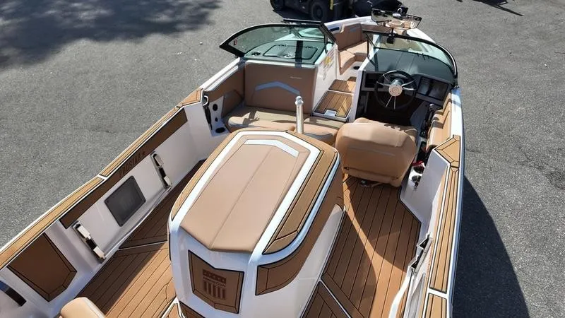 Slide: The Image of MasterCraft ProStar 2023 - 18