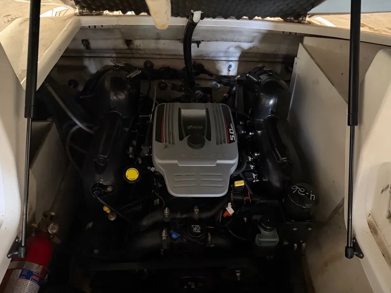 Slide: The Image of Sea Ray 240 Sundeck 2014 - 15