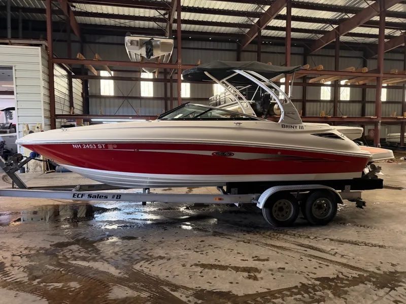 Slide: The Image of Sea Ray 240 Sundeck 2014 - 18