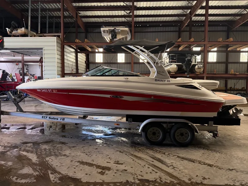 The Image of Sea Ray 240 Sundeck 2014 - 1