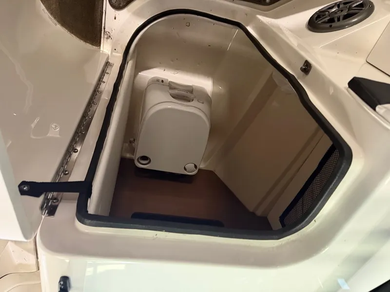 Slide: The Image of Sea Ray 240 Sundeck 2014 - 16