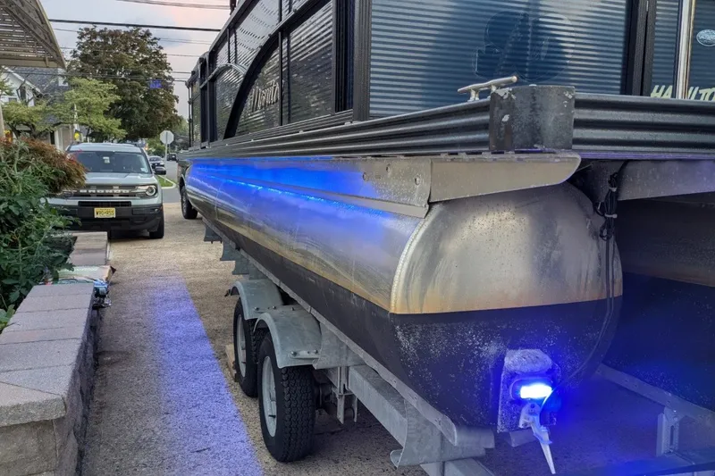 Slide: The Image of 2017 Manitou 23 Aurora VP pontoon boat on trailer with blue LED lights. - 20