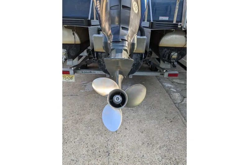 Slide: The Image of Propeller of a 2017 Manitou 23 Aurora VP boat on a trailer. - 11