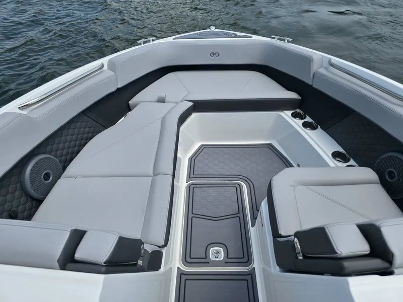 Slide: The Image of Cobalt R8 Surf 2027 - 21