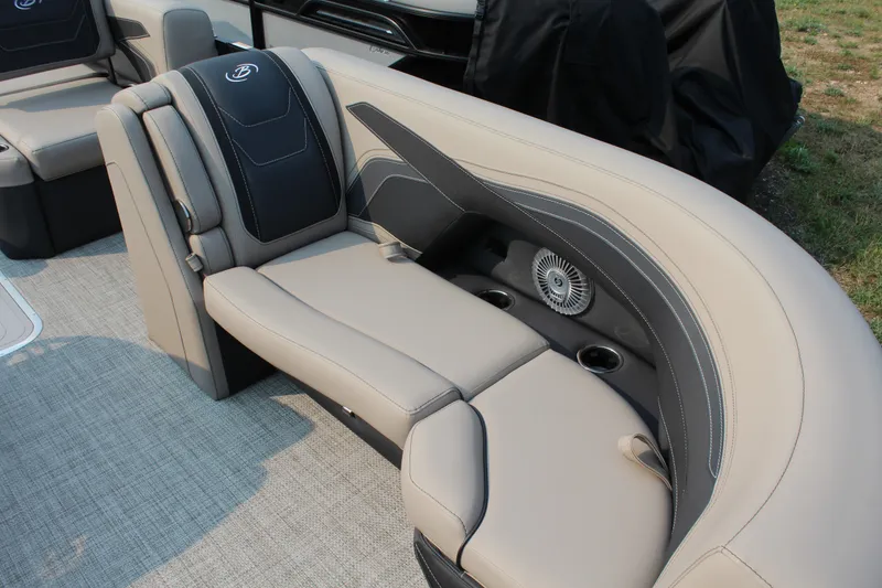 Slide: The Image of Barletta Cabrio 22M 2027 - 19