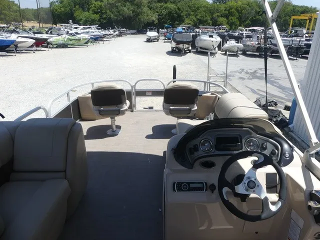 Slide: The Image of Sun Tracker Fishin' Barge 22 DLX 2019 - 15