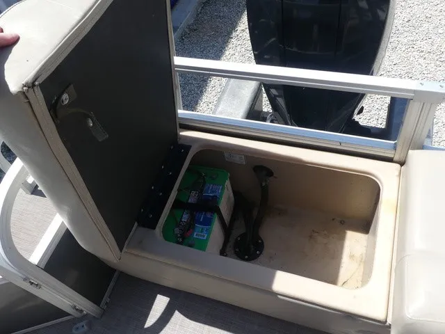 Slide: The Image of Sun Tracker Fishin' Barge 22 DLX 2019 - 31