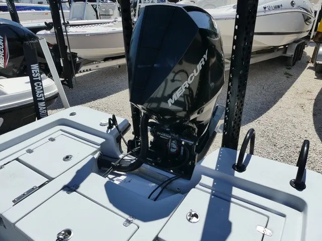 Slide: The Image of Blazer Bay 2220 Fisherman 2021 - 5