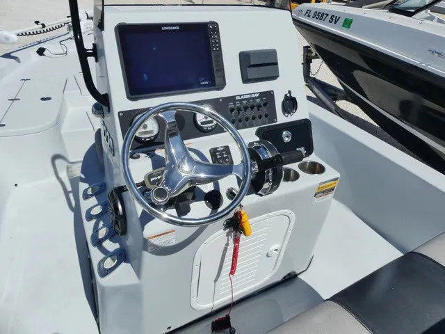 Slide: The Image of Blazer Bay 2220 Fisherman 2021 - 6