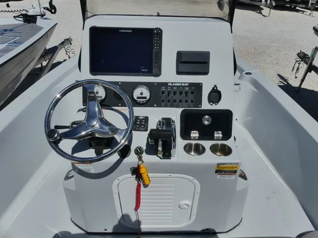 Slide: The Image of Blazer Bay 2220 Fisherman 2021 - 7