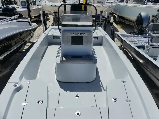 Slide: The Image of Blazer Bay 2220 Fisherman 2021 - 12