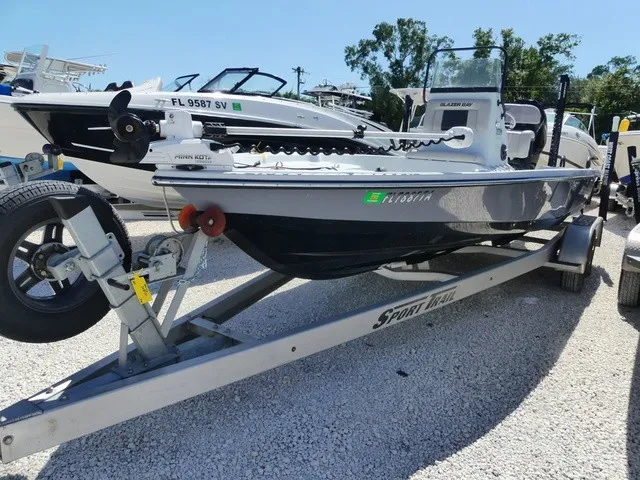 Slide: The Image of Blazer Bay 2220 Fisherman 2021 - 3