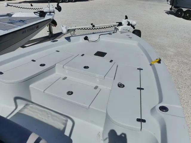 Slide: The Image of Blazer Bay 2220 Fisherman 2021 - 10