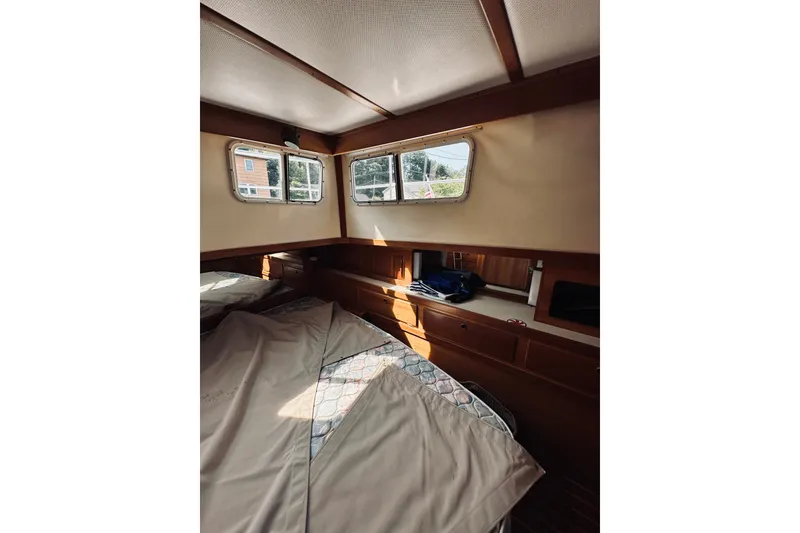 Slide: The Image of Cozy cabin interior of 1996 Sabreline 36 Sedan with windows and bedding. - 47