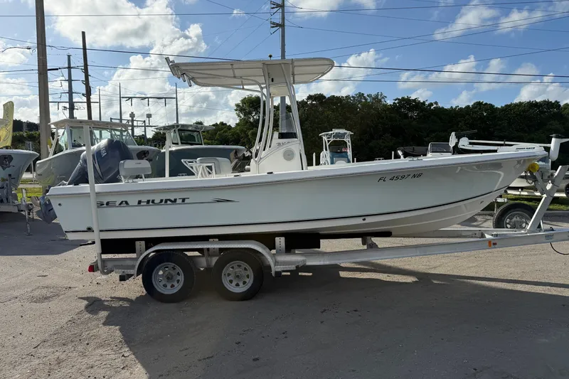 Slide: The Image of 2006 Sea Hunt BX22 boat on trailer under clear sky. - 4