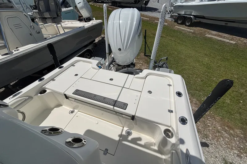 Slide: The Image of 2022 ShearWater 250 XTE boat with outboard motor and spacious deck layout. - 9