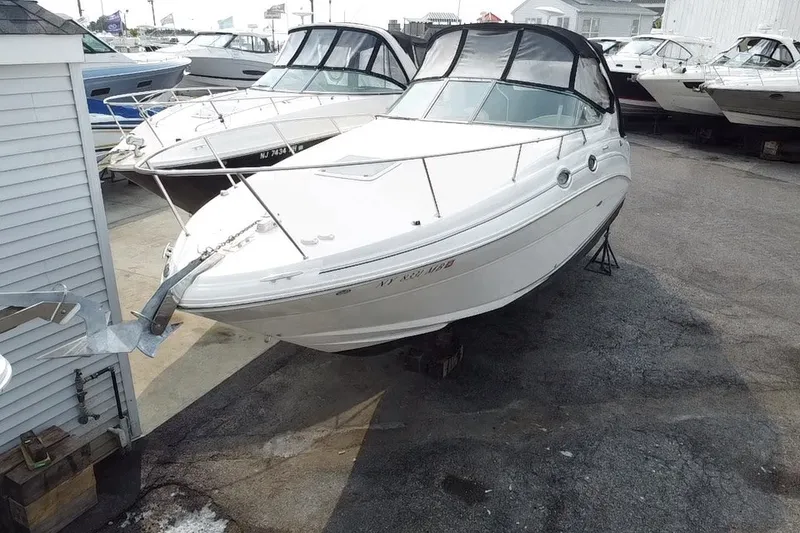 The Image of 2005 Sea Ray Sundancer 280 boat on display at a marina. - 1