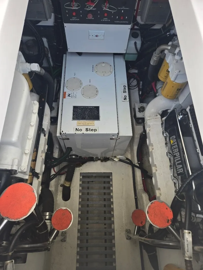 Slide: The Image of Tiara 4000 Express 1999 - 32