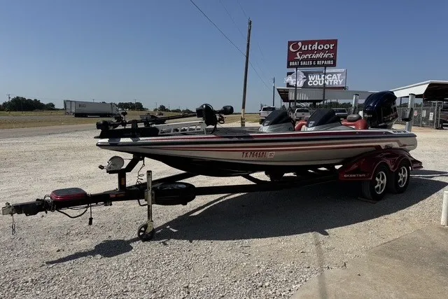 Slide: The Image of 2013 Skeeter FX21 bass boat on trailer at outdoor dealership. - 4
