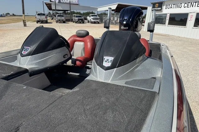 Slide: The Image of 2013 Skeeter FX21 bass boat with dual consoles and Yamaha 250 engine at a boating center. - 7
