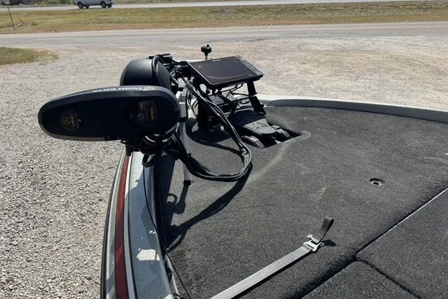 Slide: The Image of 2013 Skeeter FX21 boat deck with mounted trolling motor and fishfinder. - 5