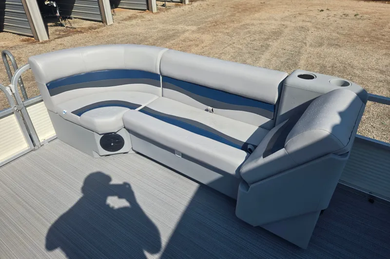 Slide: The Image of 2007 Sun Tracker Party Barge 27 Regency Edition with gray and blue seating. - 16
