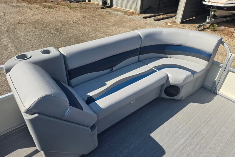 Slide: The Image of 2007 Sun Tracker Party Barge 27 Regency Edition with gray and blue seating. - 17