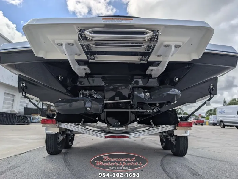 Slide: The Image of Scarab 235 LX Wake 2026 - 13