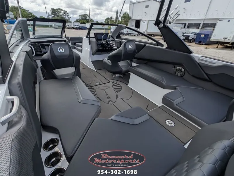Slide: The Image of Scarab 235 LX Wake 2026 - 20