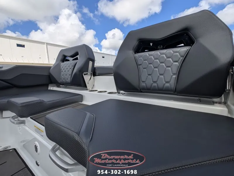 Slide: The Image of Scarab 235 LX Wake 2026 - 44