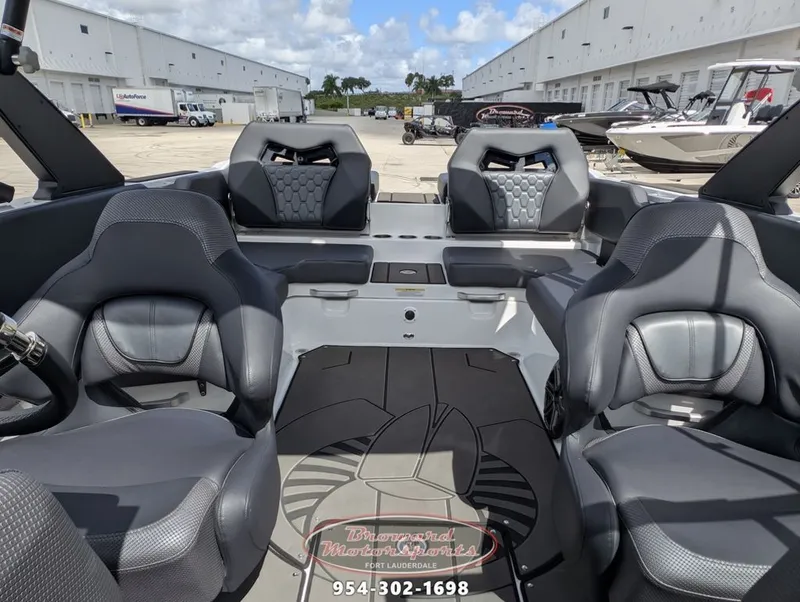 Slide: The Image of Scarab 235 LX Wake 2026 - 31