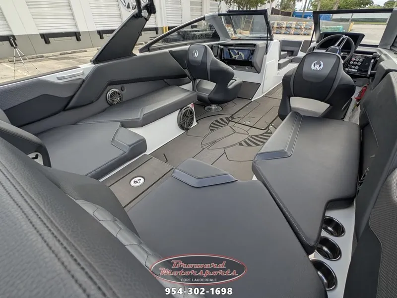 Slide: The Image of Scarab 235 LX Wake 2026 - 18