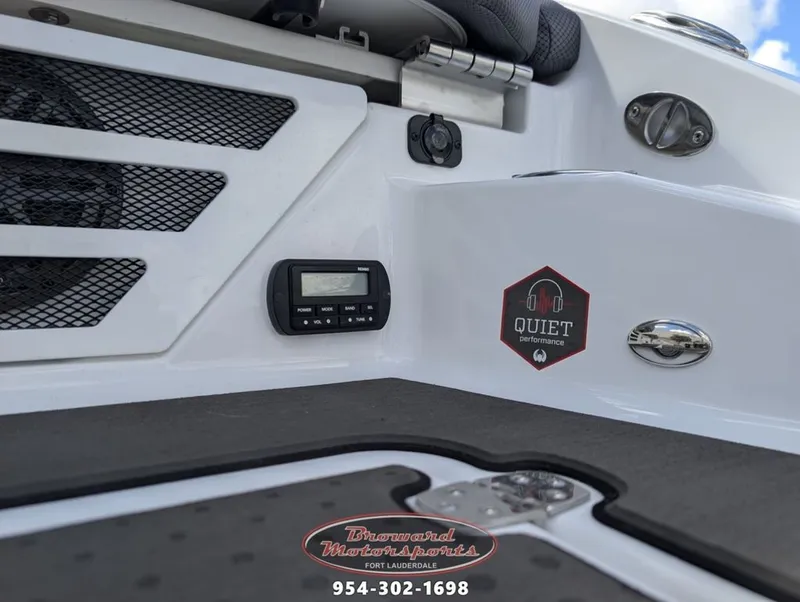 Slide: The Image of Scarab 235 LX Wake 2026 - 15