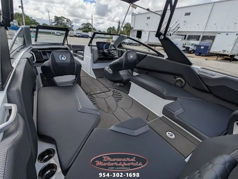 Slide: The Image of Scarab 235 LX Wake 2026 - 19
