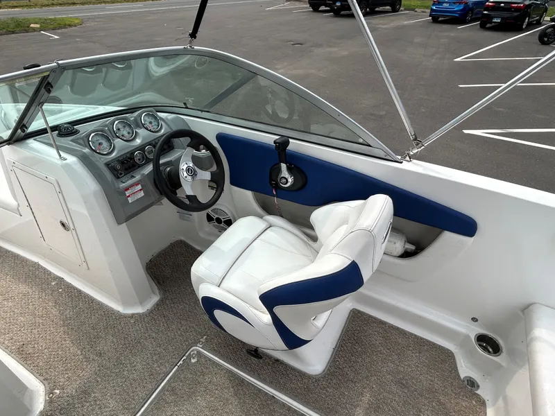 Slide: The Image of Chaparral 19 H2O Sport 2012 - 12