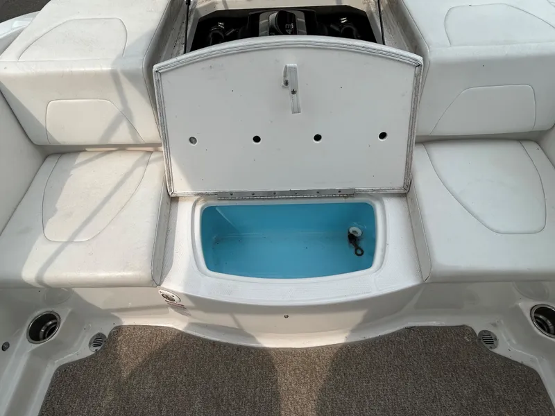 Slide: The Image of Chaparral 19 H2O Sport 2012 - 10