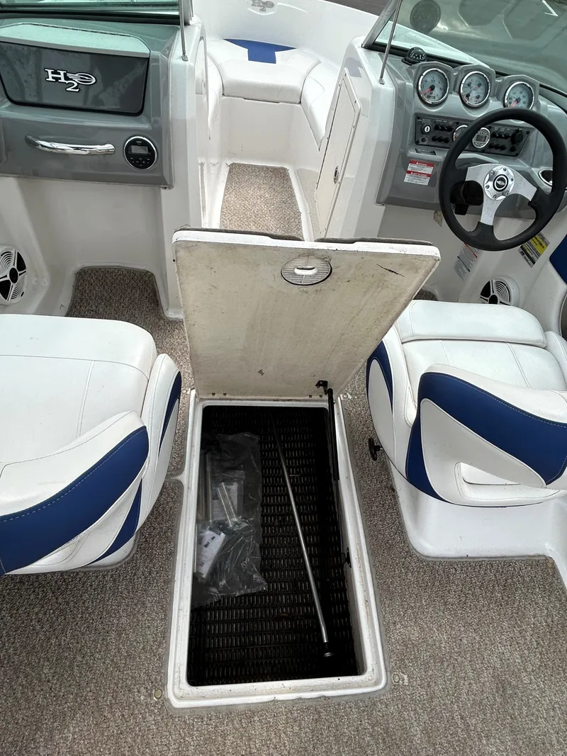 Slide: The Image of Chaparral 19 H2O Sport 2012 - 15
